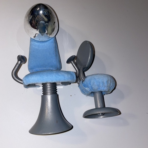 Bratz Stylin' Salon n Spa Replacement Adjustable Chairs - Picture 3 of 5